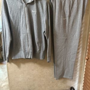 Nike Jogging Suit/ Gray